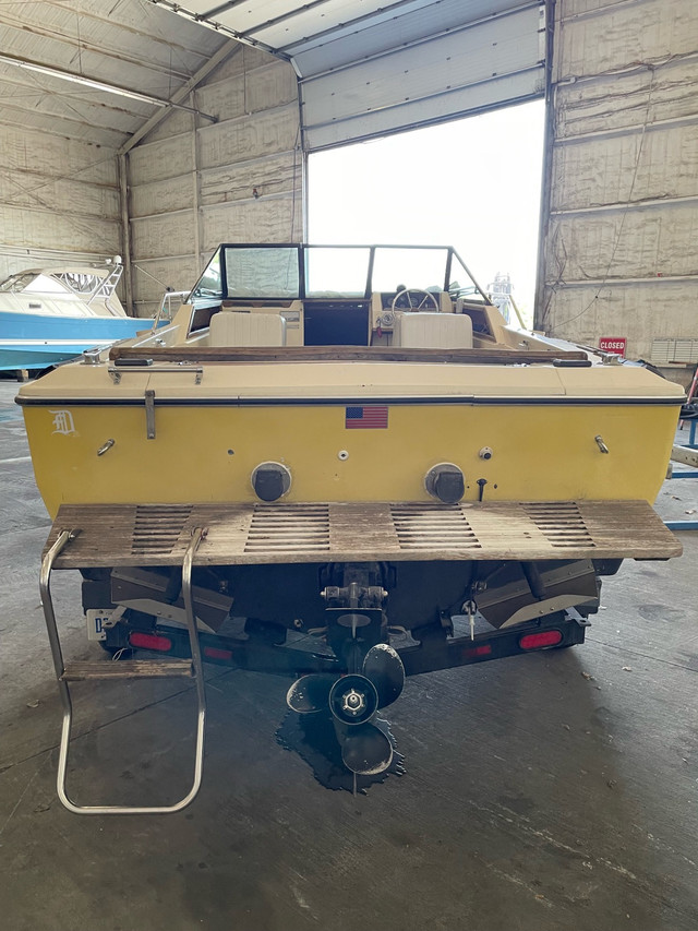 Glastron Aventura 214 with mercury inboard engine in Powerboats & Motorboats in Sarnia - Image 2