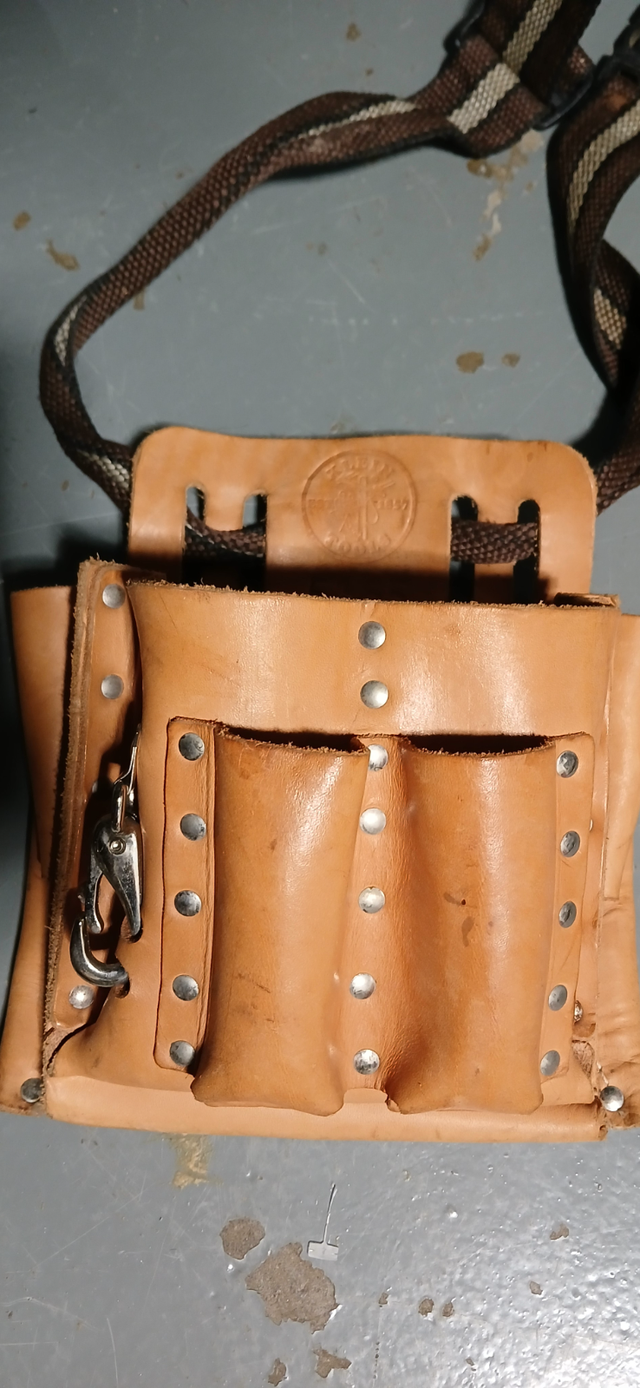 Klein tool pouch 5160 in Hand Tools in Ottawa - Image 2