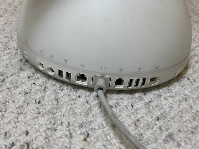 Apple IMac G4 retro in Desktop Computers in St. Albert - Image 5