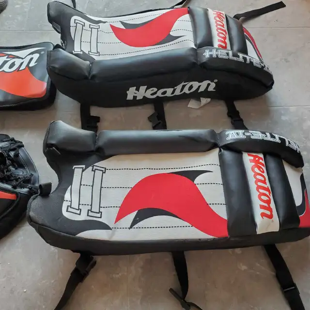 New Youth  HEATON Street Hockey Ball Hockey Goalie Equipment in Hockey in Barrie - Image 6