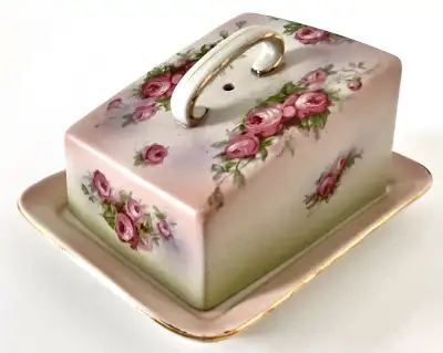 Antiquité. Collection. Magnifique fromager en porcelaine, View more