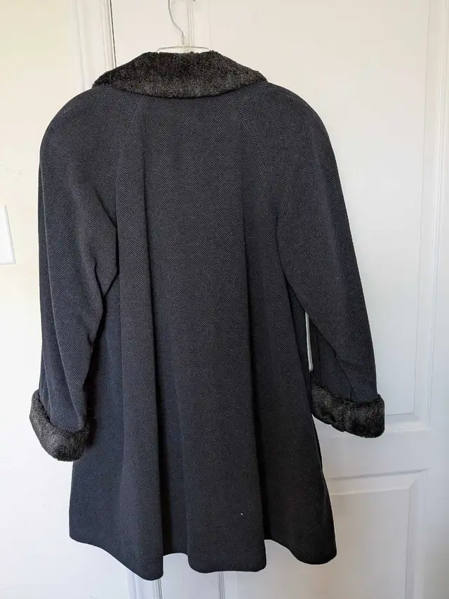 Men's Black Herringbone Pea Coat in Women's - Tops & Outerwear in Markham / York Region - Image 3