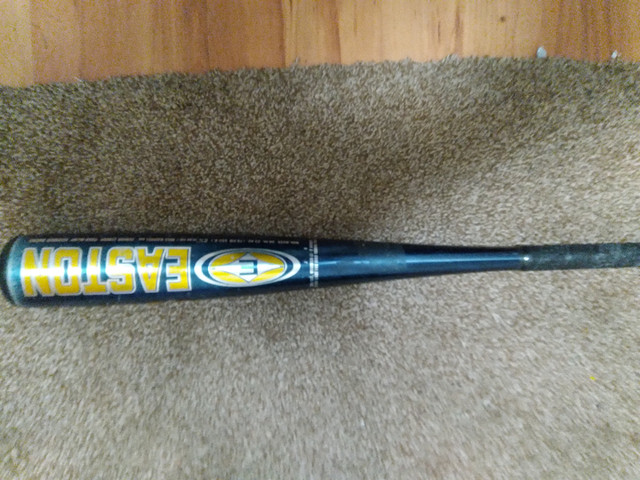 Easton Baseball Bat, like new, 30 inches Length and 23 oz. in Baseball & Softball in Burnaby/New Westminster