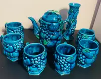 VTG INARCO Mood Indigo Fruit Design Tea/Coffee Pot 6 Mugs & Vase