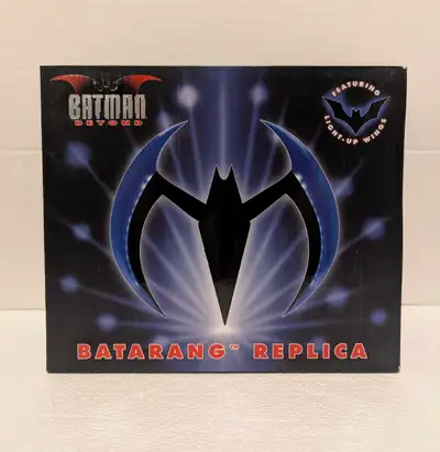 Batman Beyond Batarang replica NECA (2021) (BNIB).