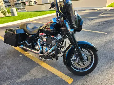 Very clean 2010 harley davidson street glide low km for the year only 46500 km on the bike .no time...