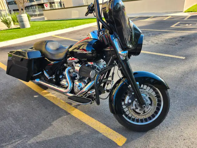 2010 harley davidson street glide in Street, Cruisers & Choppers in Ottawa - Image 2
