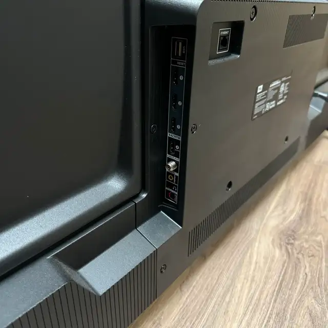 TCL 50" 4K UHD Roku Smart TV in TVs in Ottawa - Image 11