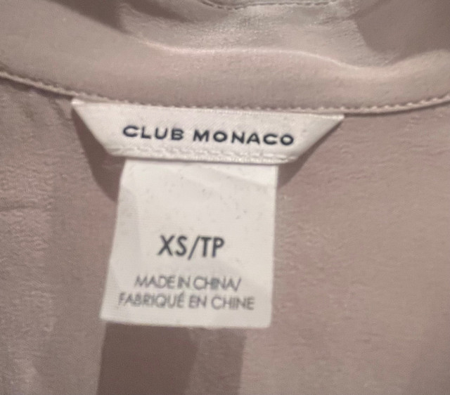 Club Monaco - Light Grey Silk Blouse  in Women's - Tops & Outerwear in City of Toronto - Image 2