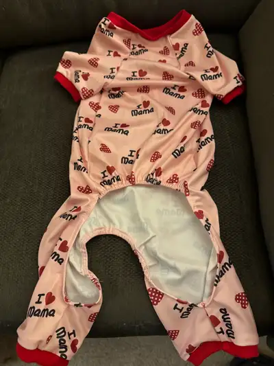 I ❤️ Mama Dog Pj’s. 20-30lbs. Pick up only. No holds. $15. Price is not negotiable. Cash only, e-tra...