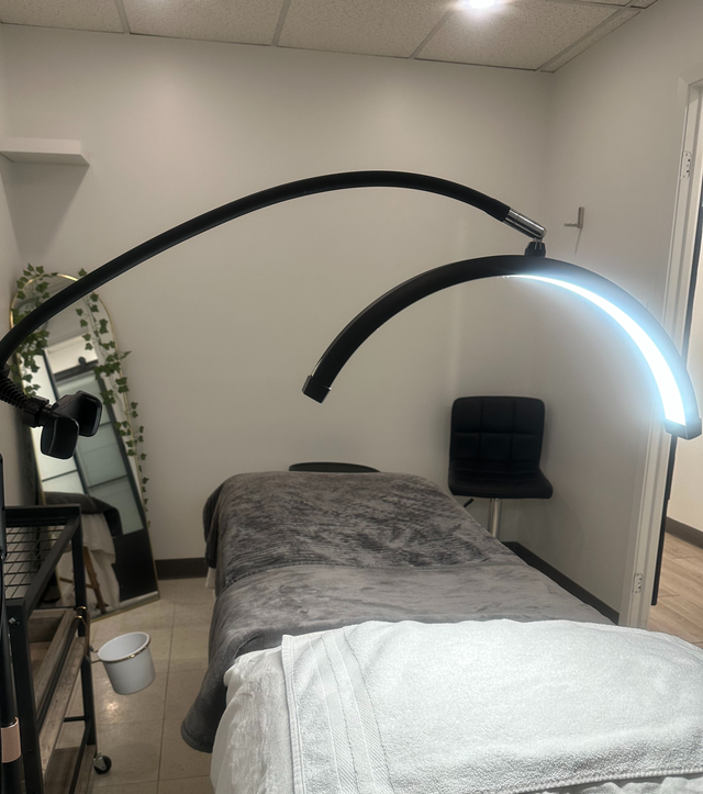 PRIME CLINIC SPACE FOR RENT – SUNDAYS ONLY | HEALTH & BEAUTY in Commercial & Office Space for Rent in City of Toronto - Image 4