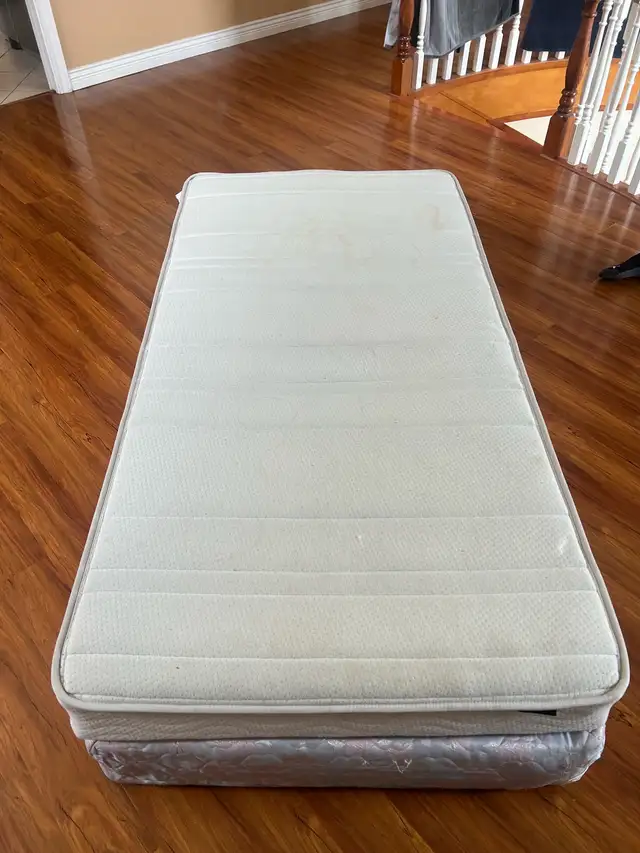 twin bed mattress + spring box  in Beds & Mattresses in Vancouver - Image 2