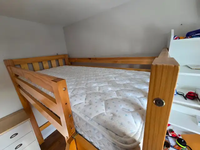 Lit mezzanine en bois in Beds & Mattresses in Laval / North Shore - Image 3