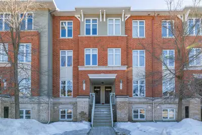 Spacious 2 Bed 3 Bath close to all amenities in Barrhaven