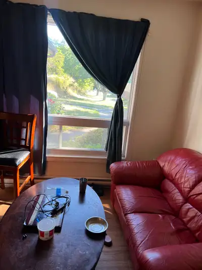 Private room available in 2 bedroom townhouse. Rent 650/- including everything.