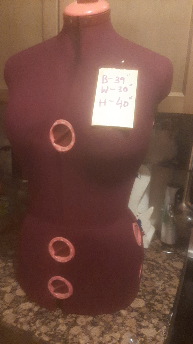 Seamstress dress form new pin-able, exelent for beginners&pros. in Hobbies & Crafts in City of Toronto - Image 4
