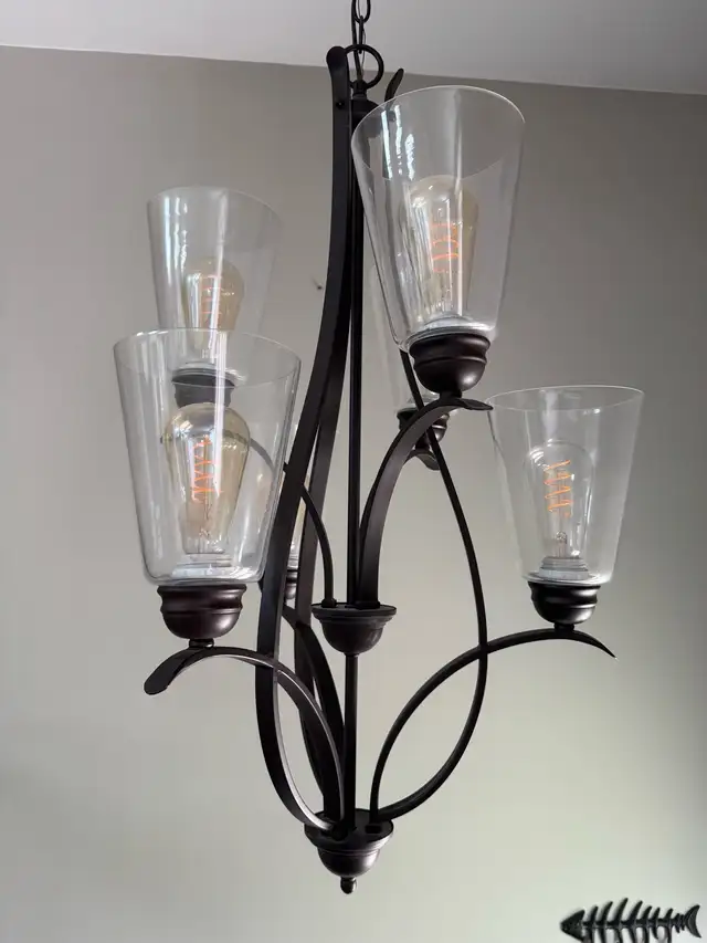 Chandelier light in Indoor Lighting & Fans in Kitchener / Waterloo - Image 2