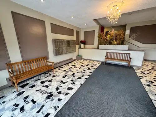 English below Pour prendre rendez-vous : visitesINF.com ou 514-979-3395 2 ½ ; 900-1000$ - Semi-meubl...