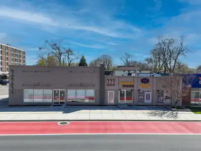 Turnkey Food Service & Hospitality Space with Outstanding Visibility Position your food service or h...