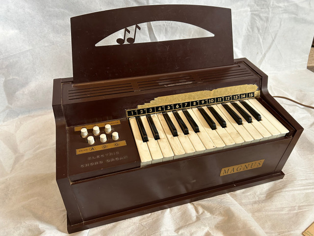 Magnus Electric Chord Organ  in Pro Audio & Recording Equipment in Oakville / Halton Region