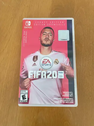 Jeu de soccer FIFA 20 pour Nintendo Switch ! Vous pouvez consulter mon profil pour voir les autres j...