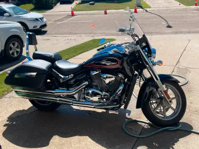 Boulevard C90T 1500cc for sale. One owner in great shape always parked inside, like new. Hard saddle...