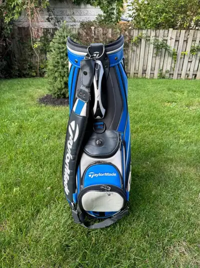 Sac de golf Taylormade Plusieurs places de rangement ( petits et grands )