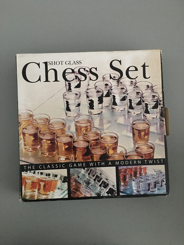Jeu D'échec Verres à Liqueur - Shot Glass Chess Set dans Jouets et jeux  à Ville de Montréal