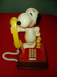 SNOOPY & WOODSTOCK PHONE $150