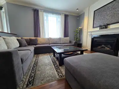 sectionnel / sofa modulaire et ottoman en très bon état , View more