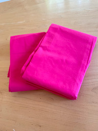 Rideaux opaques à œillet fuchsia /Fuchsia opaque eyelet curtains