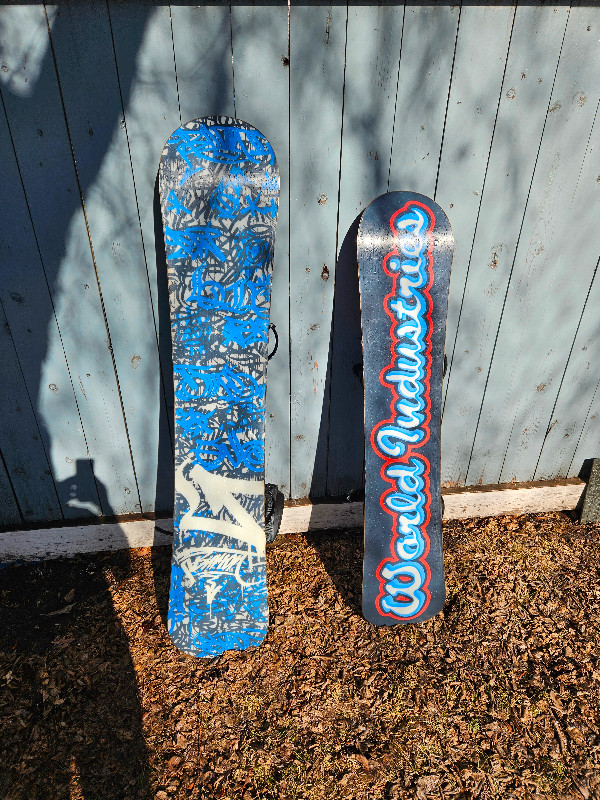 Burton and World Industries Snowboards dans Planches à neige  à Ville d’Edmonton - Image 2