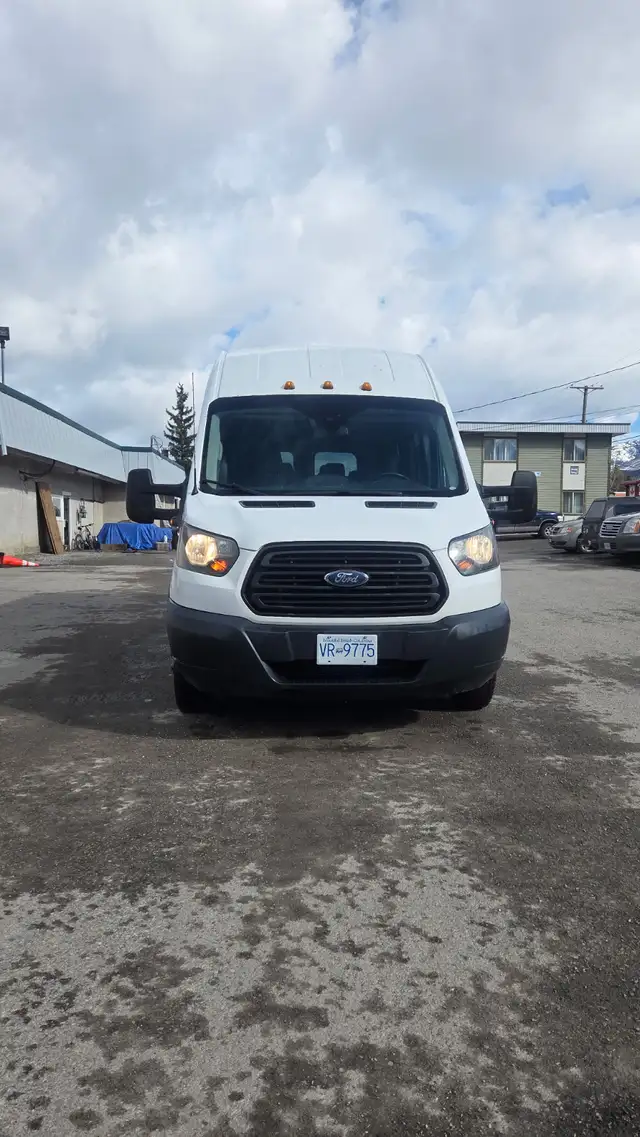 2017 Transit Van583741804758312961