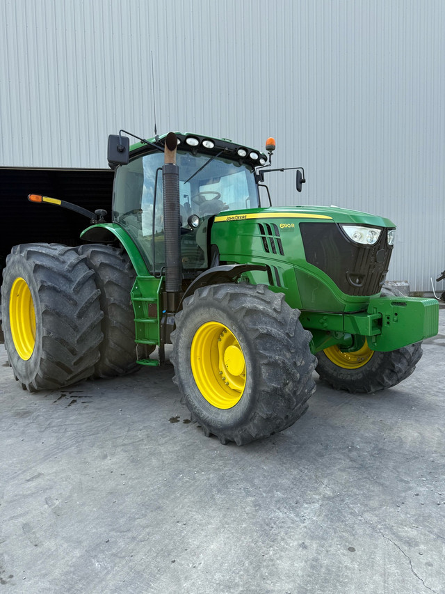John Deere 8000 series in Farming Equipment in Moose Jaw - Image 3