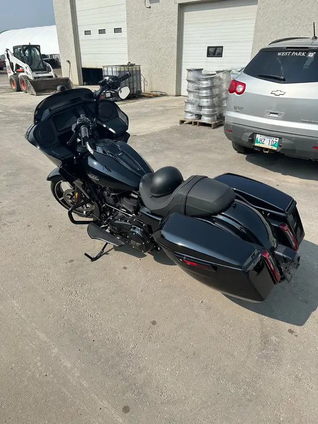 2024 Harley Davidson Road Glide in Street, Cruisers & Choppers in Winnipeg - Image 3