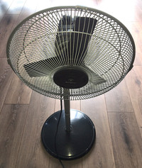 Westinghouse Adjustable Floor Fan / Ventilateur sur pied moderne