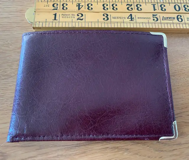 Men’s 5x4” brown leather wallet, snapped chge storage63436970278273121