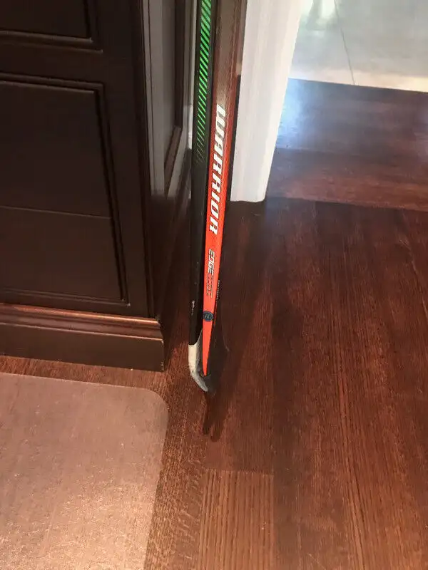 GAME USED NHL HOCKEY STICK - ZACH HYMAN in Arts & Collectibles in Mississauga / Peel Region - Image 9