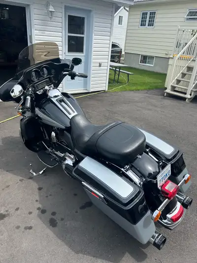 2013 Harley-Davidson Flh cu · 52 000 kilomètres au compteur A qui la chance! Très belle moto Harley...