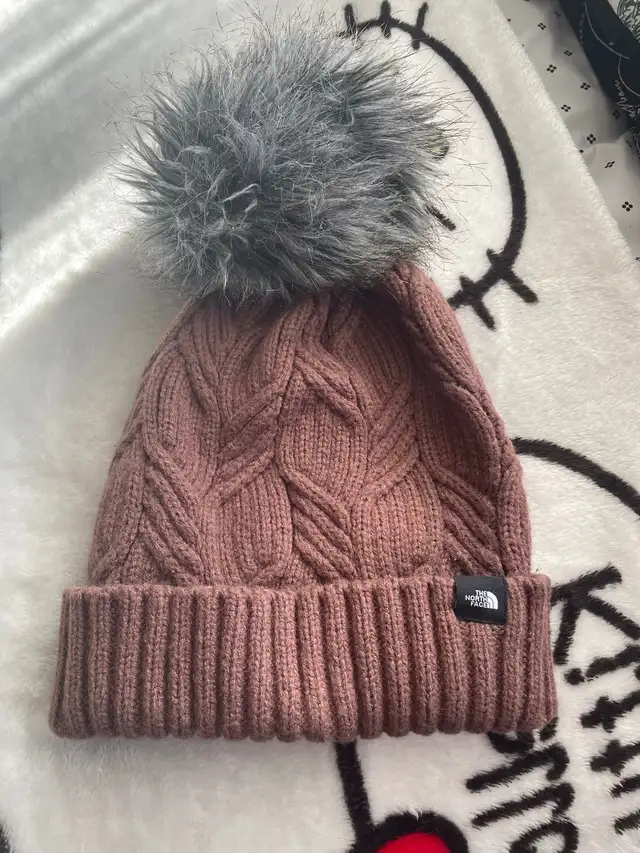 North face toque in Women's - Tops & Outerwear in Calgary - Image 3