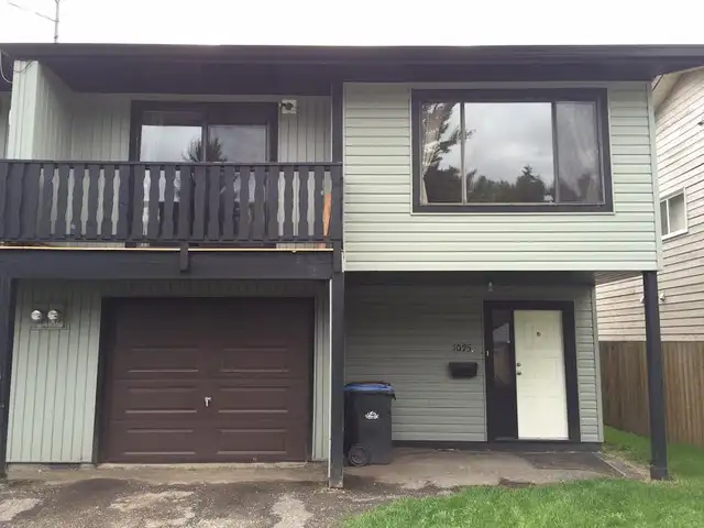3 BEDROOM DUPLEX AVAILABLE NOV 1ST
