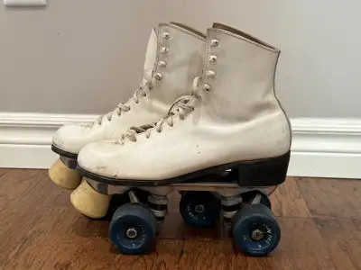 Vintage roller skates - size 7, View more