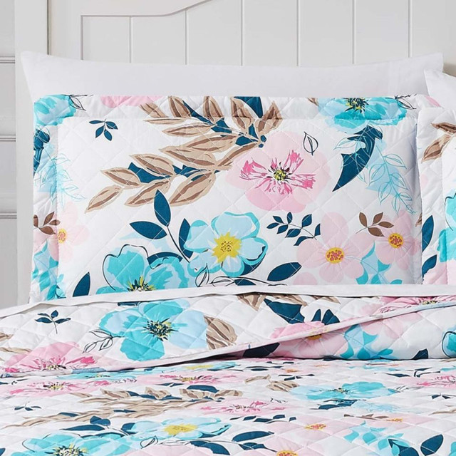 New Pink & Blue Floral Blooms Reversible 3 PC Quilt Set • Q $95 in Bedding in North Bay - Image 2