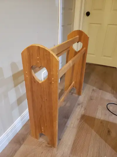 Wood hanging rack for clothes, throw, blankets or duvet. Perfect for a baby room or bedroom
