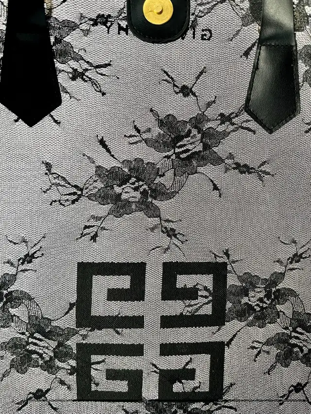 GIVENCHY black floral lace tote bag in Women's - Bags & Wallets in Sudbury - Image 4
