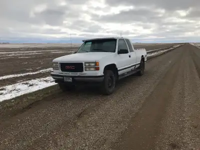This is a repost ,Got a 1996 gmc sierra Z71, for sale, runs and drives good, 4 wheel drive works goo...