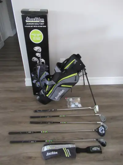 Jr Right Hand Golf Set with Bag, Balls, Tees 7-10 yrs EXCELLENT, View more