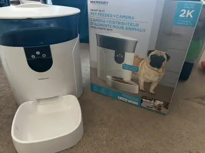 Pet Feeder + Camera. 7L Capacity. Used a few weeks, he’s on wet food due to issues. Absolutely no is...