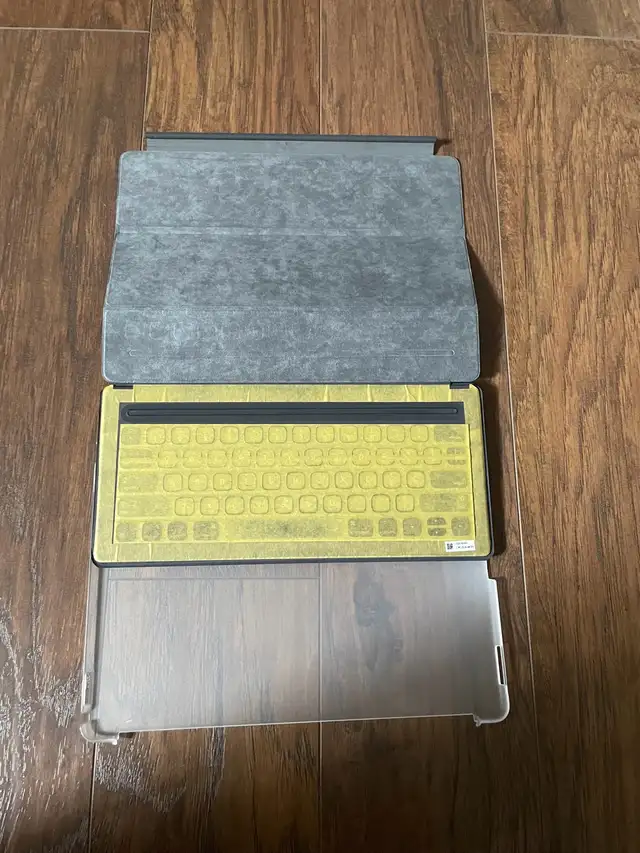 Laptop protective case and keyboard. in Laptop Accessories in Markham / York Region - Image 3