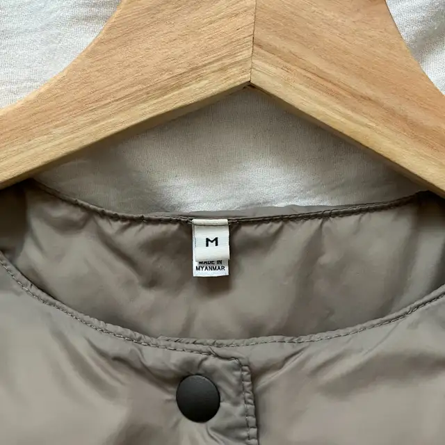 Muji Women's Lightweight Down Collarless Jacket Puffer Sz M in Women's - Tops & Outerwear in Markham / York Region - Image 8
